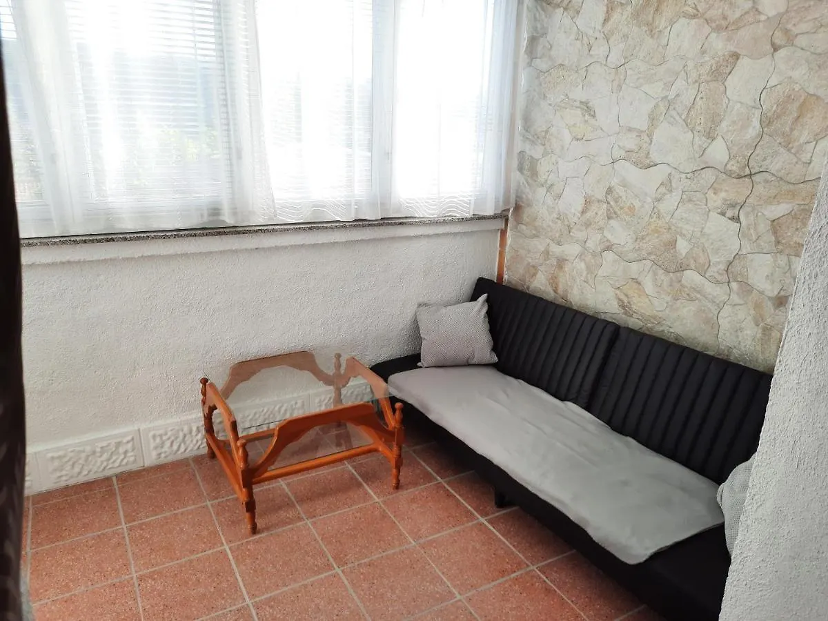 Apartmani Ana-Lora Lopar Lägenhet