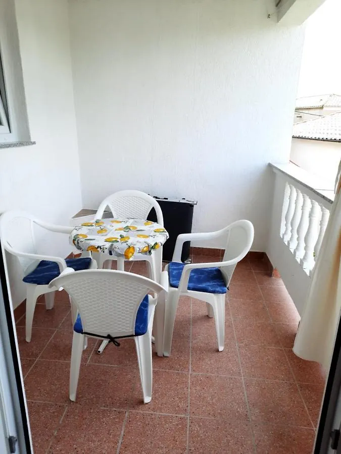 Apartmani Ana-Lora Lopar